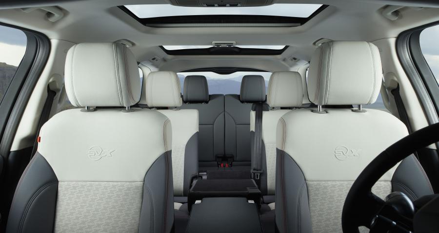 Интерьер Land Rover Discovery SVX (L462) 2018 года  (WW) (фото 16 из 33)